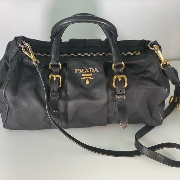 Prada Nylon and leather bag with gold hardware and removable strap - Picture 10 of 14